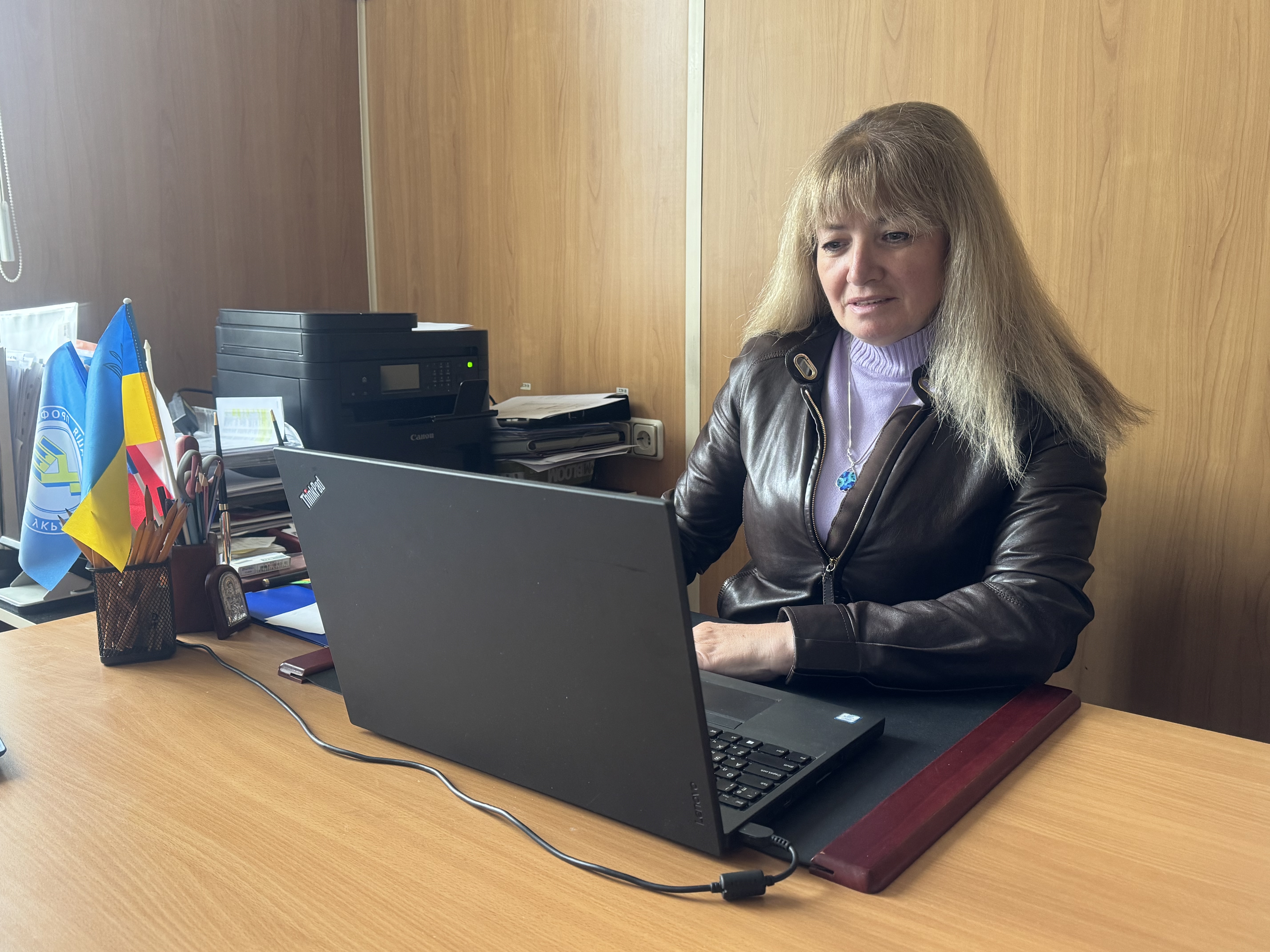 Наталія Гончаренко проводить тренінг із використання ШІ